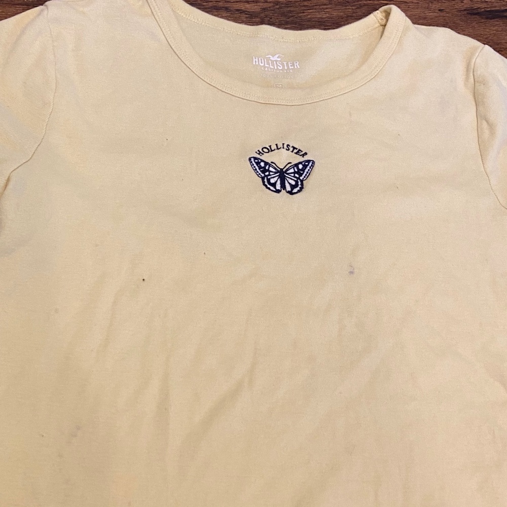 HOLLISTER short sleeve yellow butterfly tee